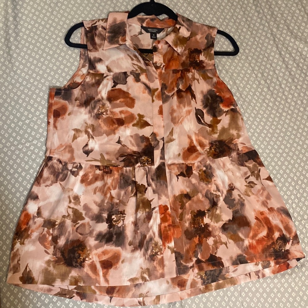 Simply Vera teared button down sleeveless top
